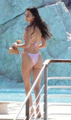Bella Hadid At Eden Roc - Antibes Bella Hadid enjoying at the beach of Eden Roc hotel, before getting aboard a boat, in Antibes, France on May 19, 2024, during the 77th annual Cannes film festival. Photo by ABACAPRESS.COM Antibes France  Copyright: xABACAx