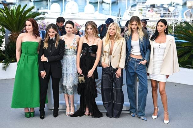 News - Horizon : An American Saga Photocall - The 77th Annual Cannes Film Festival Jena Malone, Isabelle Fuhrman, Ella Hunt, Georgia MacPhail, Sienna Miller, Abbey Lee Kershaw and Wase Chief attend the Horizon: An American Saga Photocall at the 77th annual Cannes Film Festival at Palais des Festivals on May 19, 2024 in Cannes, France. Cannes Palais des Festival France Copyright: xStefanosxKyriazisx xLiveMediax LPN_1361128