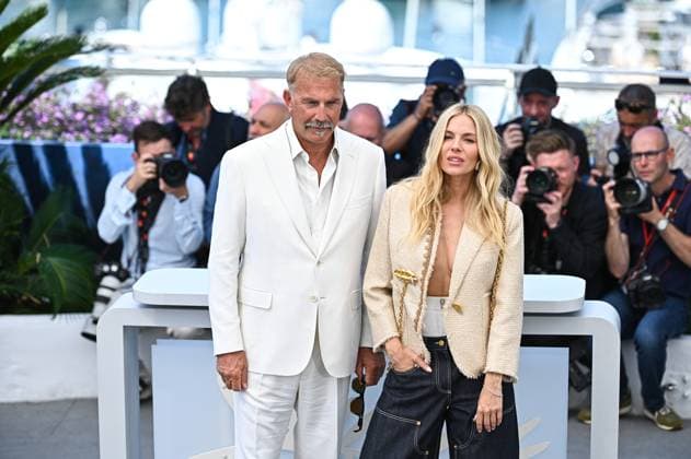 News - Horizon : An American Saga Photocall - The 77th Annual Cannes Film Festival Sienna Miller and Kevin Costner attend the Horizon: An American Saga Photocall at the 77th annual Cannes Film Festival at Palais des Festivals on May 19, 2024 in Cannes, France. Cannes Palais des Festival France Copyright: xStefanosxKyriazisx xLiveMediax LPN_1361143