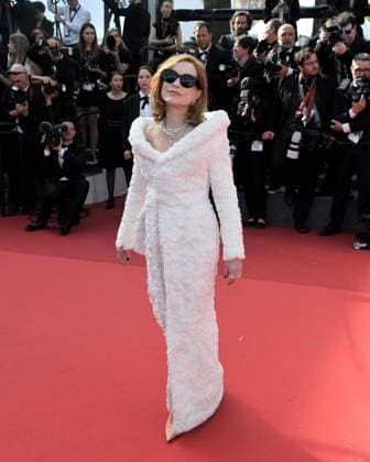 Cannes, France: Cannes, 77th Cannes Film Festival 2024, Red carpet film Horizon: An American Saga In the photo: Isabelle Huppert Cannes France  - ZUMAp169 20240519_zea_p169_1027 Copyright: xAlbertoxTerenghix