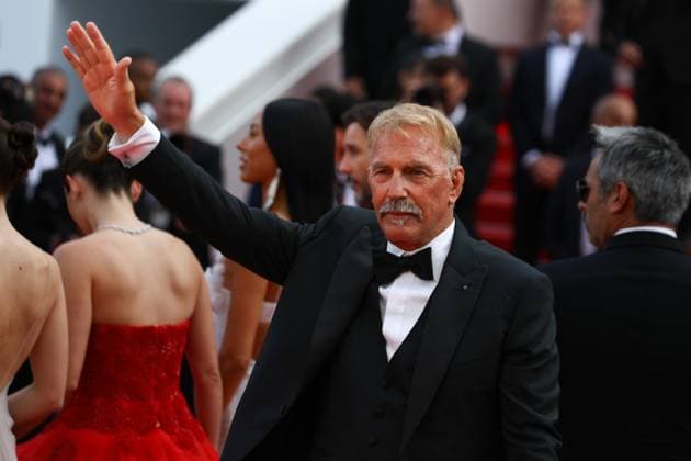 Entertainment Bilder des Tages May 19, 2024, Cannes, Cote D azur, France: KEVIN COSTNER walks the red carpet ahead of the Horizon: an American Saga Premiere screening at the 77th Annual Cannes Film Festival at Palais des Festivals in Cannes, France Cannes France - ZUMAc179 20240519_zep_c179_139 Copyright: xMickaelxChavetx