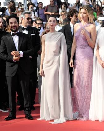 Cannes, 77th Cannes Film Festival 2024, Red carpet film Horizon: An American Saga In the photo: Alejandro Edda, Ella Hunt, Abbey Lee Kershaw  Copyright: xAlbertoxTerenghix xipa-agency.nex xPoolxPhotoxEventsx03x IPA_Agency_IPA46269849