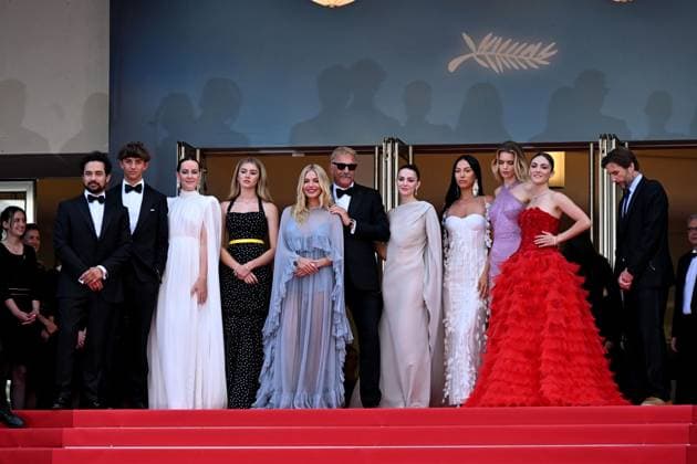 Cannes, 77th Cannes Film Festival 2024, Red Carpet Horizon: An American Saga In the photo: Hayes Costner, Alejandro Edda, Jena Malone, Georgia MacPhail, Sienna Miller, Kevin Costner, Wasà Chief, Luke Wilson, Ella Hunt, Abbey Lee Kershaw and Isabelle Fuhrman Copyright: xSimonexComix xipa-agency.netx xPoolxPhotoxEventsx03x IPA_Agency_IPA46270053