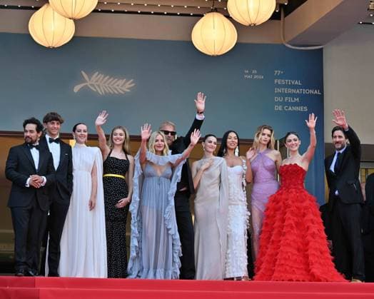 Entertainment Bilder des Tages Cannes, 77th Cannes Film Festival 2024, Red Carpet Horizon: An American Saga Pictured: Hayes Costner, Alejandro Edda, Jena Malone, Georgia MacPhail, Sienna Miller, Kevin Costner, Wasà Chief, Luke Wilson, Ella Hunt, Abbey Lee Kershaw , Isabelle Fuhrman Copyright: xManuelexMangiarottix xipa-agencyx xPoolxPhotoxEventsx03x IPA_Agency_IPA46270074