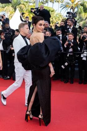 B MontÃ e des marches du film Â Horizon An american saga Â lors du 77eme Festival International du Film de Cannes Amy Jackson MontÃ e des marches du film Â Horizon An american saga Â lors du 77eme Festival International du Film de Cannes, au Palais des Festivals Ã Cannes Le 19 mai 2024 Olivier Borde Bestimage Red carpet of the movie Â Horizon An american saga Â during the 77th Cannes International Film Festival at the Palais des Festivals in Cannes, France On may 18th 2024 Cannes France  Copyright: xOLIVIERxBORDEx xBESTIMAGExOLIVIERxBORDEx xBESTIMAGEx