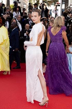 M MontÃ e des marches du film Â Horizon An american saga Â lors du 77eme Festival International du Film de Cannes Josephine Skriver MontÃ e des marches du film Â Horizon An american saga Â lors du 77eme Festival International du Film de Cannes, au Palais des Festivals Ã Cannes Le 19 mai 2024 Jacovides Moreau Bestimage Red carpet of the movie Â Horizon An american saga Â during the 77th Cannes International Film Festival at the Palais des Festivals in Cannes, France On may 19th 2024 Cannes France  Copyright: xJACOVIDES-MOREAUx xBESTIMAGExJACOVIDES-MOREAUx xBESTIMAGEx
