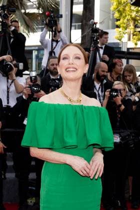 M MontÃ e des marches du film Â Horizon An american saga Â lors du 77eme Festival International du Film de Cannes Julianne Moore MontÃ e des marches du film Â Horizon An american saga Â lors du 77eme Festival International du Film de Cannes, au Palais des Festivals Ã Cannes Le 19 mai 2024 Jacovides Moreau Bestimage Red carpet of the movie Â Horizon An american saga Â during the 77th Cannes International Film Festival at the Palais des Festivals in Cannes, France On may 19th 2024 Cannes France  Copyright: xJACOVIDES-MOREAUx xBESTIMAGExJACOVIDES-MOREAUx xBESTIMAGEx