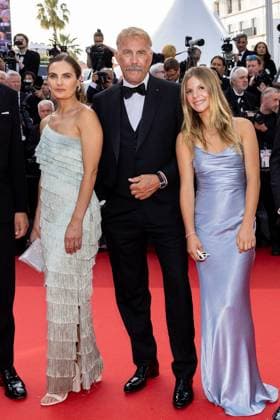 M MontÃ e des marches du film Â Horizon An american saga Â lors du 77eme Festival International du Film de Cannes Kevin Costner and his children, Annie, Grace Avery MontÃ e des marches du film Â Horizon An american saga Â lors du 77eme Festival International du Film de Cannes, au Palais des Festivals Ã Cannes On may 19th 2024 Jacovides Moreau Bestimage Red carpet of the movie Â Horizon An american saga Â during the 77th Cannes International Film Festival at the Palais des Festivals in Cannes, France On may 19th 2024 Cannes France  Copyright: xJACOVIDES-MOREAUx xBESTIMAGExJACOVIDES-MOREAUx xBESTIMAGEx