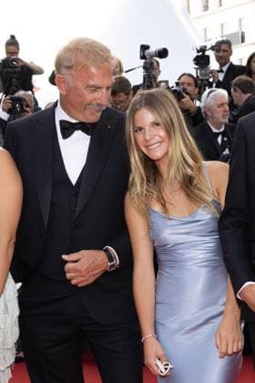 M MontÃ e des marches du film Â Horizon An american saga Â lors du 77eme Festival International du Film de Cannes Kevin Costner and his daughter Grace Avery MontÃ e des marches du film Â Horizon An american saga Â lors du 77eme Festival International du Film de Cannes, au Palais des Festivals Ã Cannes On may 19th 2024 Jacovides Moreau Bestimage Red carpet of the movie Â Horizon An american saga Â during the 77th Cannes International Film Festival at the Palais des Festivals in Cannes, France On may 19th 2024 Cannes France  Copyright: xJACOVIDES-MOREAUx xBESTIMAGExJACOVIDES-MOREAUx xBESTIMAGEx