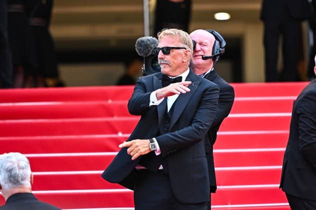 News - Horizon : An American Saga Red Carpet - The 77th Annual Cannes Film Festival Kevin Costner attends the Horizon: An American Saga Red Carpet at the 77th annual Cannes Film Festival at Palais des Festivals on May 19, 2024 in Cannes, France. Cannes Palais des Festival France Copyright: xStefanosxKyriazisx xLiveMediax LPN_1362622