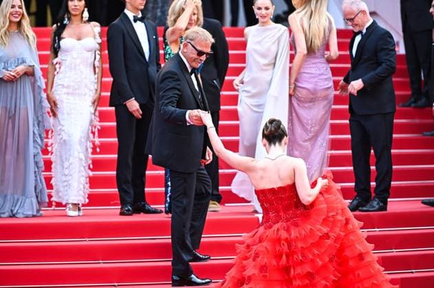 News - Horizon : An American Saga Red Carpet - The 77th Annual Cannes Film Festival Kevin Costner and Isabelle Fuhrman attend the Horizon: An American Saga Red Carpet at the 77th annual Cannes Film Festival at Palais des Festivals on May 19, 2024 in Cannes, France. Cannes Palais des Festival France Copyright: xStefanosxKyriazisx xLiveMediax LPN_1362623