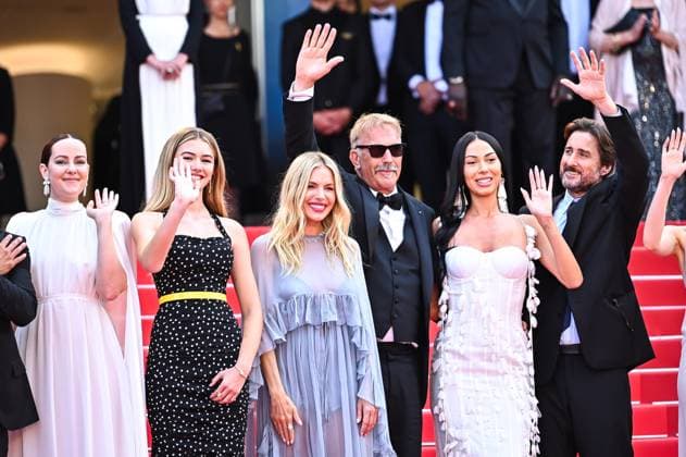 News - Horizon : An American Saga Red Carpet - The 77th Annual Cannes Film Festival Jena Malone, Georgia MacPhail, Sienna Miller, Kevin Costner, Wase Chief, Luke Wilson attend the Horizon: An American Saga Red Carpet at the 77th annual Cannes Film Festival at Palais des Festivals on May 19, 2024 in Cannes, France. Cannes Palais des Festival France Copyright: xStefanosxKyriazisx xLiveMediax LPN_1362624