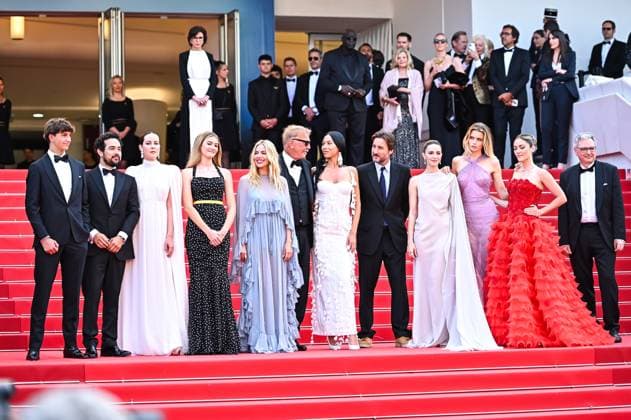 News - Horizon : An American Saga Red Carpet - The 77th Annual Cannes Film Festival Hayes Costner, Alejandro Edda, Jena Malone, Georgia MacPhail, Sienna Miller, Kevin Costner, Wase Chief, Luke Wilson, Ella Hunt, Abbey Lee Kershaw and Isabelle Fuhrman attend the Horizon: An American Saga Red Carpet at the 77th annual Cannes Film Festival at Palais des Festivals on May 19, 2024 in Cannes, France. Cannes Palais des Festival France Copyright: xStefanosxKyriazisx xLiveMediax LPN_1362626