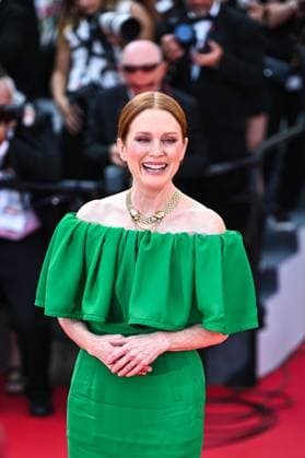News - Horizon : An American Saga Red Carpet - The 77th Annual Cannes Film Festival Julianne Moore attends the Horizon: An American Saga Red Carpet at the 77th annual Cannes Film Festival at Palais des Festivals on May 19, 2024 in Cannes, France. Cannes Palais des Festival France Copyright: xStefanosxKyriazisx xLiveMediax LPN_1362629