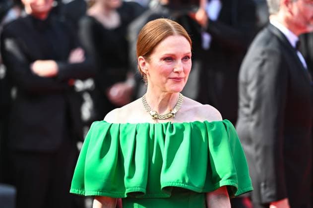 News - Horizon : An American Saga Red Carpet - The 77th Annual Cannes Film Festival Julianne Moore attends the Horizon: An American Saga Red Carpet at the 77th annual Cannes Film Festival at Palais des Festivals on May 19, 2024 in Cannes, France. Cannes Palais des Festival France Copyright: xStefanosxKyriazisx xLiveMediax LPN_1362630