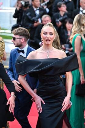 News - Horizon : An American Saga Red Carpet - The 77th Annual Cannes Film Festival Candice Swanepoel attends the Horizon: An American Saga Red Carpet at the 77th annual Cannes Film Festival at Palais des Festivals on May 19, 2024 in Cannes, France. Cannes Palais des Festival France Copyright: xStefanosxKyriazisx xLiveMediax LPN_1362634