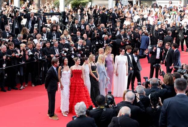 J MontÃ e des marches du film Â Horizon An american saga Â lors du 77eme Festival International du Film de Cannes Luke Wilson, WasÃ Chief, Isabelle Fuhrman, Ella Hunt, Georgia MacPhail, Sienna Miller, Abbey Lee Kershaw, Jena Malone, Hayes Costner et Alejandro Edda MontÃ e des marches du film Â Horizon An american saga Â lors du 77eme Festival International du Film de Cannes, au Palais des Festivals Ã Cannes On may 19th 2024 Jacovides Moreau Bestimage Red carpet of the movie Â Horizon An american saga Â during the 77th Cannes International Film Festival at the Palais des Festivals in Cannes, France On may 19th 2024 Cannes France  Copyright: xJACOVIDES-MOREAUx xBESTIMAGExJACOVIDES-MOREAUx xBESTIMAGEx