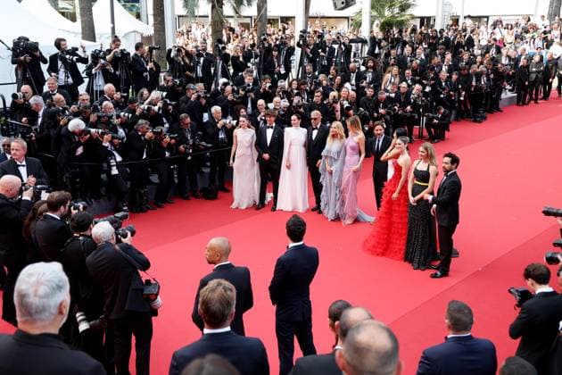 J MontÃ e des marches du film Â Horizon An american saga Â lors du 77eme Festival International du Film de Cannes Ella Hunt, Hayes Costner, Jena Malone,, Kevin Costner, Sienna Miller, Abbey Lee Kershaw, Luke Wilson, WasÃ Chief, Isabelle Fuhrman, Georgia MacPhail, Alejandro Edda MontÃ e des marches of the movie Â Horizon An american saga Â during the 77th Cannes International Film Festival at the Palais des Festivals in Cannes On may 19th 2024 Jacovides Moreau Bestimage Red carpet of the movie Â Horizon An american saga Â during the 77th Cannes International Film Festival at the Palais des Festivals in Cannes, France On may 19th 2024 Cannes France  Copyright: xJACOVIDES-MOREAUx xBESTIMAGExJACOVIDES-MOREAUx xBESTIMAGEx