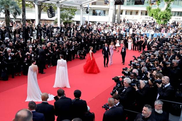J MontÃ e des marches du film Â Horizon An american saga Â lors du 77eme Festival International du Film de Cannes Isabelle Fuhrman MontÃ e des marches du film Â Horizon An american saga Â lors du 77eme Festival International du Film de Cannes, au Palais des Festivals Ã Cannes Le 19 mai 2024 Jacovides Moreau Bestimage Red carpet of the movie Â Horizon An american saga Â during the 77th Cannes International Film Festival at the Palais des Festivals in Cannes, France On may 19th 2024 Cannes France  Copyright: xJACOVIDES-MOREAUx xBESTIMAGExJACOVIDES-MOREAUx xBESTIMAGEx