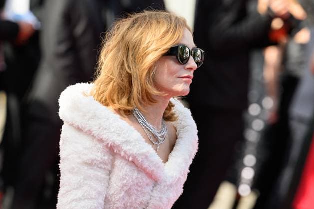 Cannes Horizon: An American Saga Red Carpet NG Isabelle Huppert attending the ?Horizon: An American Saga? Screening and Red Carpet at Palais Des Festivals in Cannes, France on May 19 2024 as part of the 77th Cannes Film Festival. Photo by Nicolas Genin ABACAPRESS.COM Cannes France  Copyright: xGeninxNicolas ABACAx