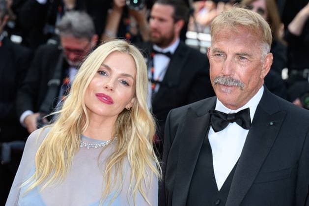 Cannes Horizon: An American Saga Red Carpet NG Kevin Costner and Sienna Miller attending the ?Horizon: An American Saga? Screening and Red Carpet at Palais Des Festivals in Cannes, France on May 19 2024 as part of the 77th Cannes Film Festival. Photo by Nicolas Genin ABACAPRESS.COM Cannes France  Copyright: xGeninxNicolas ABACAx