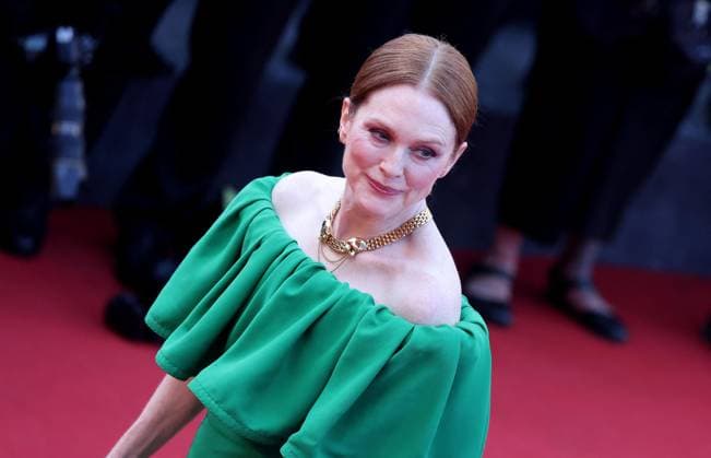 J MontÃ e des marches du film Â Horizon An american saga Â lors du 77eme Festival International du Film de Cannes Julianne Moore MontÃ e des marches du film Â Horizon An american saga Â lors du 77eme Festival International du Film de Cannes, au Palais des Festivals Ã Cannes Le 19 mai 2024 Jacovides Moreau Bestimage Red carpet of the movie Â Horizon An american saga Â during the 77th Cannes International Film Festival at the Palais des Festivals in Cannes, France On may 19th 2024 Cannes France  Copyright: xJACOVIDES-MOREAUx xBESTIMAGExJACOVIDES-MOREAUx xBESTIMAGEx