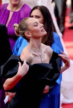 J MontÃ e des marches du film Â Horizon An american saga Â lors du 77eme Festival International du Film de Cannes Candice Swanepoel MontÃ e des marches du film Â Horizon An american saga Â lors du 77eme Festival International du Film de Cannes, au Palais des Festivals Ã Cannes On may 19th 2024 Jacovides Moreau Bestimage Red carpet of the movie Â Horizon An american saga Â during the 77th Cannes International Film Festival at the Palais des Festivals in Cannes, France On may 19th 2024 Cannes France  Copyright: xJACOVIDES-MOREAUx xBESTIMAGExJACOVIDES-MOREAUx xBESTIMAGEx