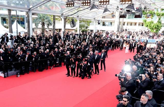 J MontÃ e des marches du film Â Horizon An american saga Â lors du 77eme Festival International du Film de Cannes Illustration photographes MontÃ e des marches du film Â Horizon An american saga Â lors du 77eme Festival International du Film de Cannes, au Palais des Festivals Ã Cannes Le 19 mai 2024 Jacovides Moreau Bestimage Red carpet of the movie Â Horizon An american saga Â during the 77th Cannes International Film Festival at the Palais des Festivals in Cannes, France On may 19th 2024 Cannes France  Copyright: xJACOVIDES-MOREAUx xBESTIMAGExJACOVIDES-MOREAUx xBESTIMAGEx