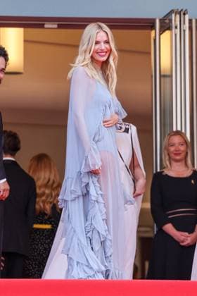 Cannes - Horizon: An American Saga Screening Sienna Miller attends the Horizon: An American Saga Red Carpet at the 77th annual Cannes Film Festival at Palais des Festivals on May 19, 2024 in Cannes, France. Photo by Shootpix ABACAPRESS.COM Cannes France  Copyright: xShootpix ABACAx