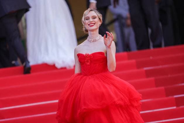 Cannes - Horizon: An American Saga Screening Kim Hnizdo attends the Horizon: An American Saga Red Carpet at the 77th annual Cannes Film Festival at Palais des Festivals on May 19, 2024 in Cannes, France. Photo by Shootpix ABACAPRESS.COM Cannes France  Copyright: xShootpix ABACAx