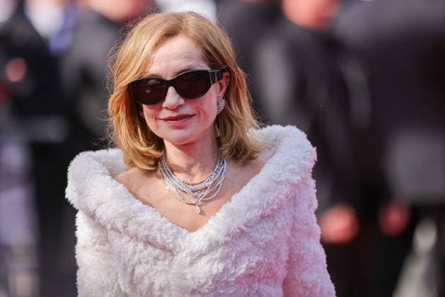 Cannes - Horizon: An American Saga Screening Isabelle Huppert attends the Horizon: An American Saga Red Carpet at the 77th annual Cannes Film Festival at Palais des Festivals on May 19, 2024 in Cannes, France Photo by Shootpix ABACAPRESS.COM Cannes France  Copyright: xShootpix ABACAx