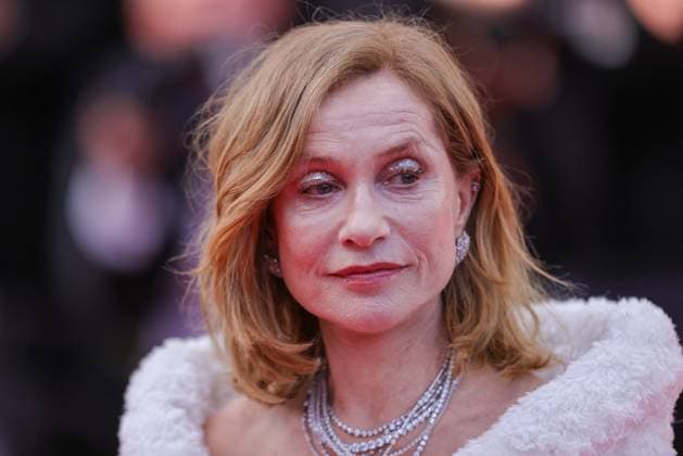 Cannes - Horizon: An American Saga Screening Isabelle Huppert attends the Horizon: An American Saga Red Carpet at the 77th annual Cannes Film Festival at Palais des Festivals on May 19, 2024 in Cannes, France Photo by Shootpix ABACAPRESS.COM Cannes France  Copyright: xShootpix ABACAx