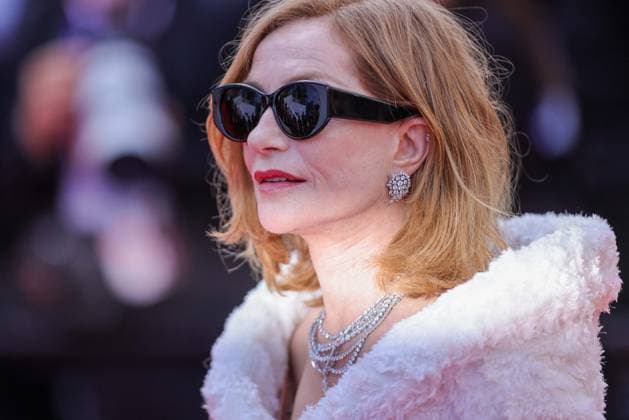 Cannes - Horizon: An American Saga Screening Isabelle Huppert attends the Horizon: An American Saga Red Carpet at the 77th annual Cannes Film Festival at Palais des Festivals on May 19, 2024 in Cannes, France Photo by Shootpix ABACAPRESS.COM Cannes France  Copyright: xShootpix ABACAx