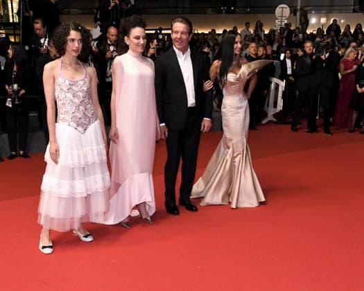 Cannes, 77th Cannes Film Festival 2024, Red carpet film The Substance In the photo: Dennis Quaid, Margaret Qualley, Coralie Fargeat, Demi Moore  Copyright: xSimonexComix xipa-agency.netx xPoolxPhotoxEventsx03x IPA_Agency_IPA46279291