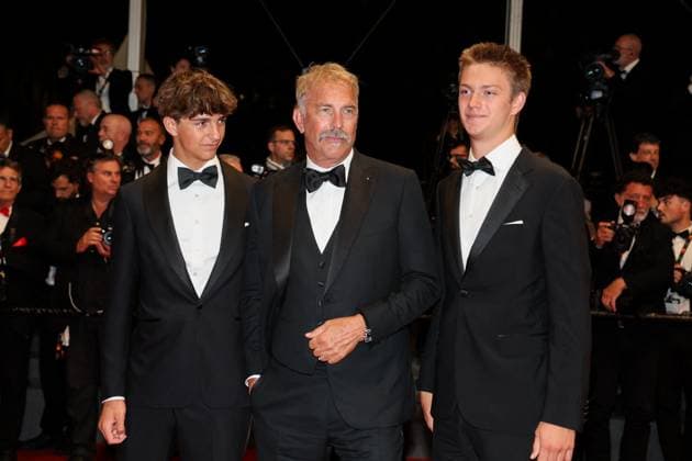 J Descente des marches du film Â Horizon An american saga Â lors du 77eme Festival International du Film de Cannes Kevin Costner and sons Hayes and Cayden Wyatt Descente des marches du film Â Horizon An american saga Â lors du 77eme Festival International du Film de Cannes, au Palais des Festivals Ã Cannes On may 19th 2024 Jacovides Moreau Bestimage People leaving the red carpet of the movie Â Horizon An american saga Â during the 77th Cannes International Film Festival at the Palais des Festivals in Cannes, France On may 19th 2024 Cannes France  Copyright: xJACOVIDES-MOREAUx xBESTIMAGExJACOVIDES-MOREAUx xBESTIMAGEx