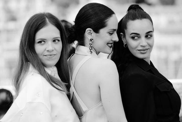 77eme Festival International du Film de Cannes Photocall with Les femmes au Balcon 77th International Cannes Film Festival Photocall with Les Femmes au Balcon movie cast 305196 2024 05 19 Alpes Maritimes Cannes France Merlant, NoÃ mie Souheila yacoub Codreanu, Sandra  Copyright: xTerencexBaelenx STAR_305196_012