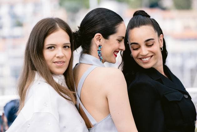 77eme Festival International du Film de Cannes Photocall with Les femmes au Balcon 77th International Cannes Film Festival Photocall with Les Femmes au Balcon movie cast 305196 2024 05 19 Alpes Maritimes Cannes France Merlant, NoÃ mie Souheila yacoub Codreanu, Sandra  Copyright: xTerencexBaelenx STAR_305196_013