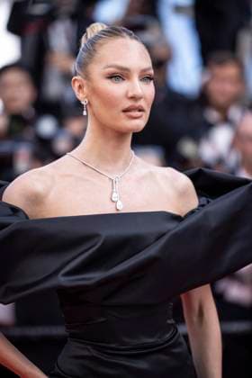 B MontÃ e des marches du film Â Horizon An american saga Â lors du 77eme Festival International du Film de Cannes Candice Swanepoel MontÃ e des marches du film Â Horizon An american saga Â lors du 77eme Festival International du Film de Cannes, au Palais des Festivals Ã Cannes Le 19 mai 2024 Olivier Borde Bestimage Red carpet of the movie Â Horizon An american saga Â during the 77th Cannes International Film Festival at the Palais des Festivals in Cannes, France On may 18th 2024 Cannes France  Copyright: xOLIVIERxBORDEx xBESTIMAGExOLIVIERxBORDEx xBESTIMAGEx
