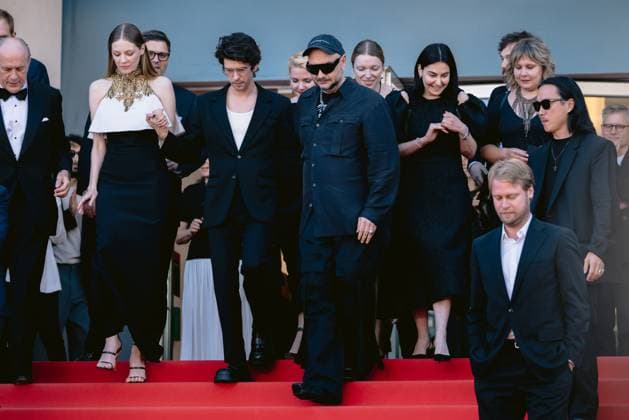 77eme Festival International du Film de Cannes Redescente du film Limonov 77th International Cannes Film Festival Red carpet of Limonov movie 305193 2024 05 19 Alpes Maritimes Cannes France Serebrennikov, Kirill Whishaw, Ben Mirochnitchenko, Viktoria  Copyright: xTerencexBaelenx STAR_305193_001