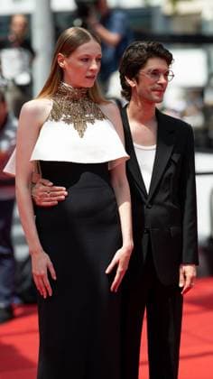 77eme Festival International du Film de Cannes Montee des marches du film Limonov 19 mai 77th International Cannes Film Festival Red carpet of Limonov movie 305202 2024 05 16 Mirochnitchenko, Viktoria Whishaw, Ben  Copyright: xEstellexCarlierx xStarfacex STAR_305202_007