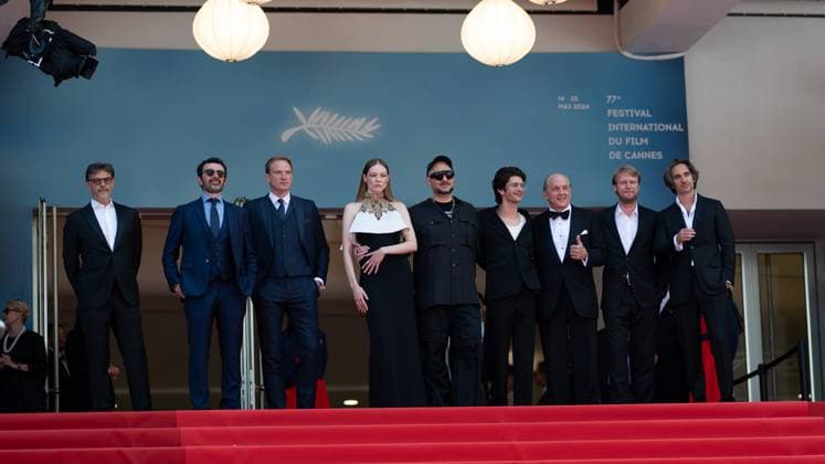 77eme Festival International du Film de Cannes Montee des marches du film Limonov 19 mai 77th International Cannes Film Festival Red carpet of Limonov movie 305202 2024 05 16 Serebrennikov, Kirill Whishaw, Ben Mirochnitchenko, Viktoria  Copyright: xEstellexCarlierx xStarfacex STAR_305202_012