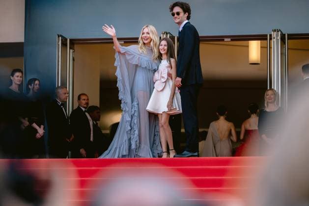 77eme Festival International du Film de Cannes Montee des marches du film Horizon An American Saga 77th International Cannes Film Festival Red carpet of Horizon An American Saga movie 305193 2024 05 19 Alpes Maritimes Cannes France Miller, Sienna Miller Sturridge, Marlowe Green, Oli  Copyright: xTerencexBaelenx STAR_305193_128