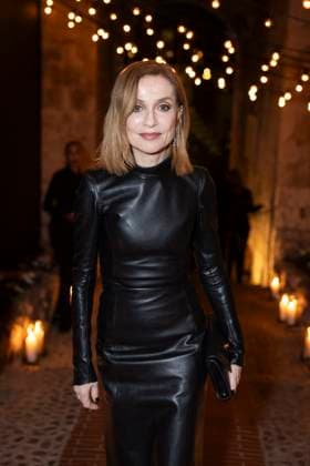 B PersonnalitÃ s aun diner Women in Motion par le groupe Kering, Place de la Castre, lors du 77eme Festival International du Film de Cannes Isabelle Huppert PersonnalitÃ s au diner Women in Motion par le groupe Kering, Place de la Castre, lors du 77eme Festival International du Film de Cannes Le 19 mai 2024 Olivier Borde Bestimage 2024 Kering Women In Motion Awards and Cannes Film Festival Presidential Dinner at the 77th annual Cannes Film Festival at the Place de la Castre On May 19, 2024 Cannes France  Copyright: xOLIVIERxBORDEx xBESTIMAGExOLIVIERxBORDEx xBESTIMAGEx