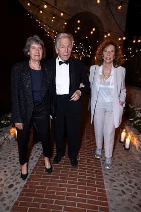 B PersonnalitÃ s aun diner Women in Motion par le groupe Kering, Place de la Castre, lors du 77eme Festival International du Film de Cannes Guest, Constantin Costa Gavras et sa femme Michele Ray Gavras PersonnalitÃ s au diner Women in Motion par le groupe Kering, Place de la Castre, lors du 77eme Festival International du Film de Cannes On May 19, 2024 Olivier Borde Bestimage 2024 Kering Women In Motion Awards and Cannes Film Festival Presidential Dinner at the 77th annual Cannes Film Festival at the Place de la Castre On May 19, 2024 Cannes France  Copyright: xOLIVIERxBORDEx xBESTIMAGExOLIVIERxBORDEx xBESTIMAGEx