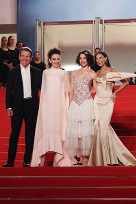 J MontÃ e des marches du film Â The Substance Â lors du 77eme Festival International du Film de Cannes Dennis Quaid, Coralie Fargeat, Margaret Qualley, Demi Moore MontÃ e des marches du film Â The Substance Â lors du 77eme Festival International du Film de Cannes, au Palais des Festivals Ã Cannes Le 19 mai 2024 Jacovides Moreau Bestimage Red carpet of the movie Â The Substance Â during the 77th Cannes International Film Festival at the Palais des Festivals in Cannes, France On may 19th 2024 Cannes France  Copyright: xJACOVIDES-MOREAUx xBESTIMAGExJACOVIDES-MOREAUx xBESTIMAGEx