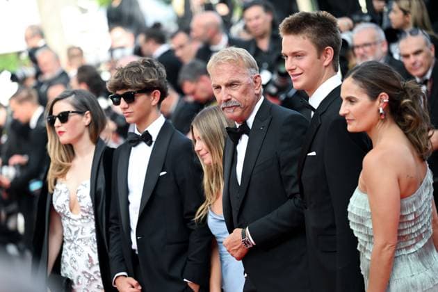 77eme Festival International du Film de Cannes Marche du film Horizon An american Saga 77th International Cannes Film Festival Red carpet for Kevin Costner movie Festival de Cannes 2024 77e Ã dition montee Horizon An American Saga Lily Costner , Hayes Costner, Grace Avery Costner, Kevin Costner, Cayden Wyatt Costner, Annie Costner 305214 2024 05 19  Copyright: xLionelxGuericolas MPPx STAR_305214_043