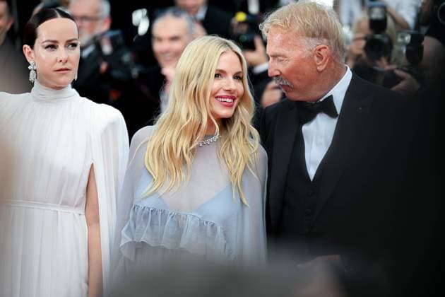 77eme Festival International du Film de Cannes Marche du film Horizon An american Saga 77th International Cannes Film Festival Red carpet for Kevin Costner movie Festival de Cannes 2024 77e Ã dition montee Horizon An American Saga Sienna Miller, Kevin Costner 305214 2024 05 19  Copyright: xLionelxGuericolas MPPx STAR_305214_085