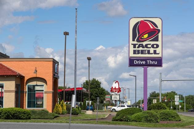 May 19, 2024, Bloomsburg, Pennsylvania, United States: The logo for Taco Bell is seen on the sign outside of the fast food restaurant. Bloomsburg United States - ZUMAs197 20240519_aaa_s197_256 Copyright: xPaulxWeaverx