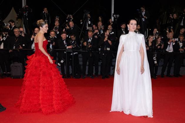 Cannes - Horizon: An American Saga Screening Jena Malone and Isabelle Fuhrman depart the Horizon: An American Saga Red Carpet at the 77th annual Cannes Film Festival at Palais des Festivals on May 19, 2024 in Cannes, France. Photo by Shootpix ABACAPRESS.COM Cannes France  Copyright: xShootpix ABACAx
