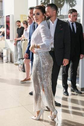 Cannes - Eva Longoria At The Martinez Eva Longoria is spotted at Hotel Martinez during the 77th Cannes Film Festival on May 19, 2024 in Cannes, France. Photo by Marco Piovanotto ABACAPRESS.COM Cannes France  Copyright: xPiovanottoxMarco ABACAx